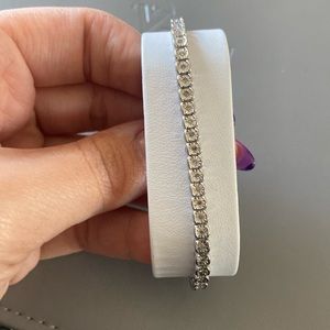 Never worn bridge diamond bracelet 1/2 ct